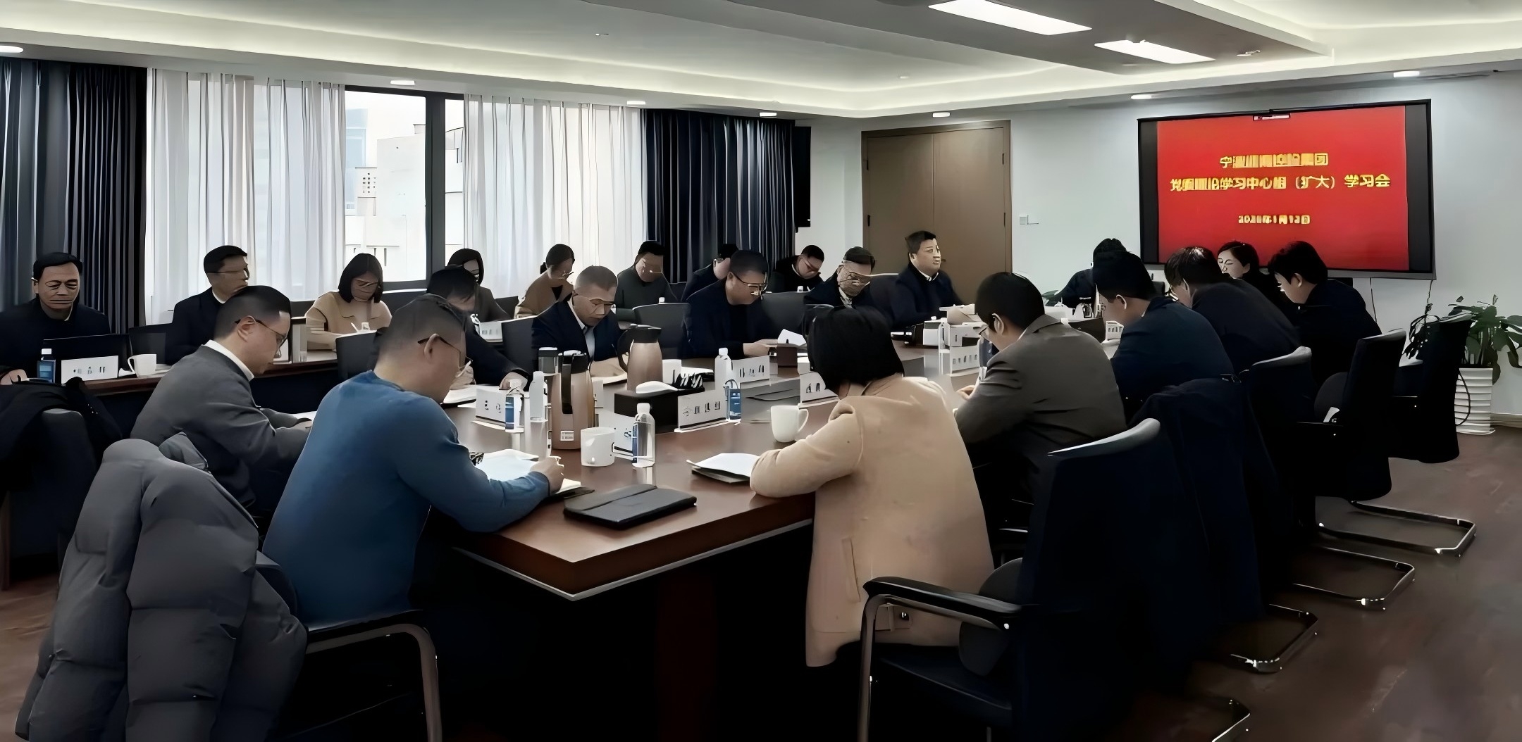 太阳成城集团tyc234cc古天乐党委专题传达学习市委全会暨市委经济工作会议精神